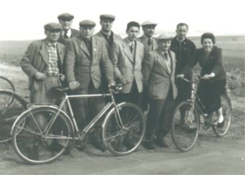 Wanderfahrer bei einer Ausfahrt 1955.