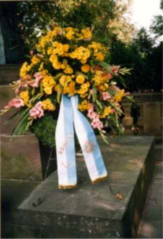 Kranzniederlegung im Städt.-Friedhof zum Gedenken.